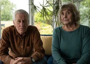 Derek (Michael Bertenshaw) und Margot Balkwell (Margot Leicester), Roys Schwiegereltern, sollen noch einmal zum Verschwinden ihrer Tochter Sandy aussagen.