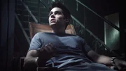 Stiles (Dylan O'Brien) l&auml;sst sich ins Eichen-Haus einweisen, um sich selbst und seine Freunde vor dem Nogitsune zu sch&uuml;tzen. Er hat jedoch keine Ahnung, welche Vergangenheit diese psychiatrische Einrichtung hat, und dass es f&uuml;r ihn dort nicht so sicher ist, wie er denkt.