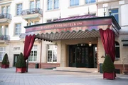 Brenners Park-Hotel und Spa in Baden-Baden: Der Eingang in die F&uuml;nf-Sterne-Welt.