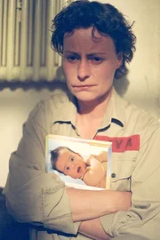 Melanie (Sigrid M. Schn&uuml;ckel), die sich entschlossen hat, schwanger zu werden, wird von Brock mit ihrer kriminiellen Realit&auml;t konfrontiert. Damit hat er sie tief in ihrem Selbstwertgef&uuml;hl getroffen.