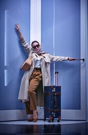 Petra Radulovic (Ernestina).