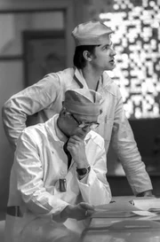 Anatoli Dyatlow (hi.), der den Sicherheitstest am Abend des Unfalls &uuml;berwachte, und Oleksij Polywoda (vo.), Leiter der Einheit 3, im Kernkraftwerk Tschernobyl. Sie und andere Mitarbeiter wurden f&uuml;r die Katastrophe verantwortlich gemacht.