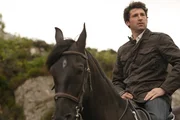 Um die Hochzeit doch noch zu verhindern, leiht sich Tom (Patrick Dempsey) ein Pferd aus. Wird er es noch rechtzeitig in die Kirche schaffen, bevor Hannah und Colin sich das "Ja-Wort" geben?
