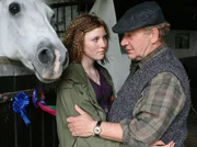 Ian (Michael Hanemann) versucht seiner Enkelin Suniva (Joana Mendl-Fink) klar zu machen, dass sie wieder beginnen muss, ihr Leben zu leben.