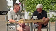 Jonas und sein Papa Gunnar treffen sich seit einigen Monaten regelm&auml;&szlig;ig zum Quatschen.