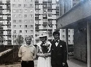 Sergiy (re.) und Iryna Lobanov (Mi.) an ihrem Hochzeitstag &ndash; das letzte Paar, das im nahegelegenen Pripjat heiratete.