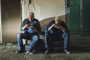 Von links: Die Kriminalhauptkommissare Ivo Batic (Miroslav Nemec) und Franz Leitmayr (Udo Wachtveitl) m&uuml;ssen sich in Traitach zum Abendessen mit W&uuml;rstchen aus dem Tankstellen-Automaten begn&uuml;gen.