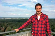 Vom 32 Meter hohen Aussichtsturm im Naturschutzgebiet Haard hat Moderator Marco Schreyl eine gute Aussicht. Vom 32 Meter hohen Aussichtsturm im Naturschutzgebiet Haard hat Moderator Marco Schreyl eine gute Aussicht.