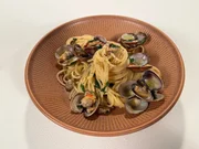 Hans-Jörg Bachmeier kocht Spaghetti Vongole. Hans-Jörg Bachmeier kocht Spaghetti Vongole.