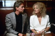 Dan Gallagher (Michael Douglas) lernt die attraktive Alex Forrest (Glenn Close) kennen.