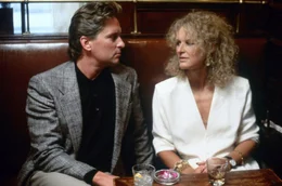 Dan Gallagher (Michael Douglas) lernt die attraktive Alex Forrest (Glenn Close) kennen.