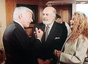 Mark (Dick Van Dyke, l.) auf dem Medizinerkongress mit den Kollegen Elliot Valin (Pernell Roberts, M.) und seiner Frau Bonnie (Dyan Cannon).