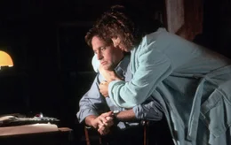 Beth (Anne Archer, r.) ahnt noch nicht, was ihren Mann Dan (Michael Douglas, l.) bedr&uuml;ckt ...