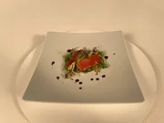 Hans-Jörg Bachmeier kocht gebeizte Lachsforelle „asiatisch“ mit Zuckerschotensalat. Hans-Jörg Bachmeier kocht gebeizte Lachsforelle „asiatisch“ mit Zuckerschotensalat.
