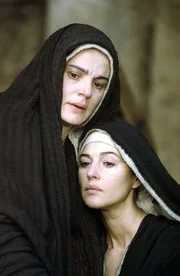 L-R: Maria (Maia Morgenstern), Magdalena (Monica Bellucci).