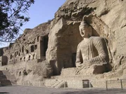 Die H&ouml;hle 20 mit einem der &auml;ltesten Buddhas dieser Anlage mit den Gesichtsz&uuml;gen des Wei-Kaiser.