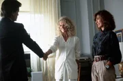 Dan Gallaghers (Michael Douglas) Ehefrau Beth (Anne Archer, re.) wei&szlig; nichts von seiner Aff&auml;re mit Alex Forrest (Glenn Close)