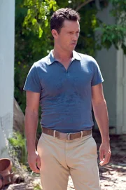 W&auml;hrend sich &uuml;ber Miami ein Wirbelsturm zusammenbraut, findet Micheal Westen (Jeffrey Donovan) sich im Besitz einer alten Familien-Bibel wieder. Kann Michael ihren mysteri&ouml;sen Code knacken?