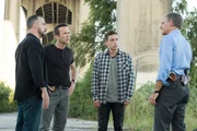 (v.l.n.r.) Officer Carter (Robert Neary); Special Agent Christopher LaSalle (Lucas Black); Mateo Diaz (Octavio Rodriguez); Special Agent Dwayne Pride (Scott Bakula)