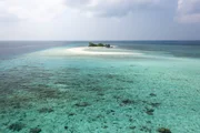 Ein winziges Eiland des Malediven-Atolls, das aus rund 1.200 Inseln besteht.