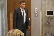 Auch Booth (David Boreanaz) ist ins Krankenhaus gekommen, um Daisy zur Geburt ihres Kindes zu begl&uuml;ckw&uuml;nschen.