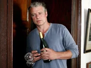 Durch Zufall erf&auml;hrt Robert (Filip Peeters) die Wahrheit &uuml;ber Carolins Auftrag.