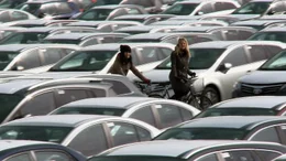Anna Haupt und Terese Alstin, Ausschnitt aus dem Kurzfilm "Der unsichtbare Fahrradhelm" von Regisseur Fredrik Gertten.