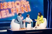 &bdquo;Mission Helfen!&ldquo; Maus-Experte Ralph Caspers mit Henri (11) und Moderatorin Esther Sedlaczek. Sie staunen &uuml;ber Henris Einsatz: Er hat sein Haare gespendet. F&uuml;r Menschen, die&rsquo;s dringend ben&ouml;tigen.