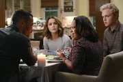 F&uuml;r Jackson (Jesse Williams, l.), Jo (Camilla Luddington, 2.v.l.), Isaac (Joe Adler, r.) und Bailey (Chandra Wilson, 2.v.r.) ist es ein Schock, als sie erfahren, was Penny mit Dereks Tod zu tun hat ...