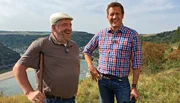 Moderator Jens H&uuml;bschen (rechts) zusammen mit Kulturlandwirt Bernd Merscher in Steilhang bei Oberwesel.