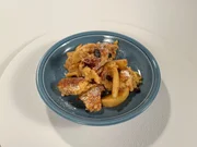 Hans-Jörg Bachmeier kocht Semmel-Schmarrn mit Apfelspalten. Hans-Jörg Bachmeier kocht Semmel-Schmarrn mit Apfelspalten.