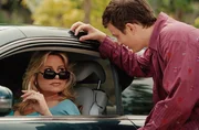Es hat sich nichts ge&auml;ndert: Finch (Eddie Kaye Thomas, r.) steht immer noch auf Stiflers Mutter (Jennifer Coolidge, l.) ...