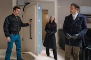 Holmes (Jonny Lee Miller, r.) und Watson (Lucy Liu, M.) bekommen den Auftrag, einen vermissten Arzt zu finden. Ihre Nachforschungen f&uuml;hren sie zu Ronny Wright (Frederick Weller, l.), &Uuml;bererlebensk&uuml;nstler und Vorsteher eines exklusiven Clubs reicher Leute ...