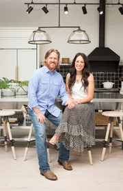 Eigentlich renovieren Chip (l.) und Joanna (r.) ganze H&auml;user, doch als eine alte Freundin die beiden beauftragt im Stadtzentrum ein Loft zu aufzupeppen, nehmen sie die Herausforderung mit Begeisterung an ...