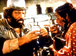 Der Lebensk&uuml;nstler und Kleingauner Buddy (Bud Spencer, l.) mahnt seinen indianischen Partner Donnernder Adler (Amidou), die Ruhe zu bewahren, es w&auml;re doch gelacht, wenn er es mit den B&ouml;sewichten nicht aufnehmen k&ouml;nnte.