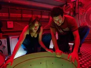 Lavinia Wilson (Eva Meinert), Fahri Og&uuml;n Yardim (Finn).