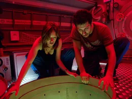 Lavinia Wilson (Eva Meinert), Fahri Og&uuml;n Yardim (Finn).