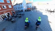 "110 im Dauereinsatz" begleitet Polizist:innen bei spannenden Fällen u.a. mit der Fahrradstreife in Memmingen "110 im Dauereinsatz" begleitet Polizist:innen bei spannenden Fällen u.a. mit der Fahrradstreife in Memmingen