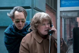 Jack Hock (Richard E. Grant, l.); Lee Israel (Melissa McCarthy, r.)