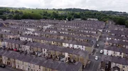 Drohne &uuml;ber eine Siedlung in Burnley.