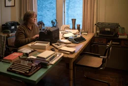 Melissa McCarthy as "Lee Israel" in the film CAN YOU EVER FORGIVE ME? Photo by Mary Cybulski. &copy; 2018 Twentieth Century Fox Film Corporation All Rights ReservedMelissa McCarthy as "Lee Israel" in the film CAN YOU EVER FORGIVE ME? Photo by Mary Cybulski. &Acirc;&copy; 2018 Twentieth Century Fox Film Corporation All Rights Reserved