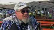 Willy (64) wieder Fußballfans aus ganz Deutschland zum Kuttentreffen auf den Campingplatz in Hamm-Uentrop eingeladen. Highlight am ersten Tag ist die Versteigerung handgemachter Fanartikel für den guten Zweck: Wird es dem Schalke-Fan gelingen, möglichst viel Geld zusammenzubekommen? Willy (64) wieder Fußballfans aus ganz Deutschland zum Kuttentreffen auf den Campingplatz in Hamm-Uentrop eingeladen. Highlight am ersten Tag ist die Versteigerung handgemachter Fanartikel für den guten Zweck: Wird es dem Schalke-Fan gelingen, möglichst viel Geld zusammenzubekommen?