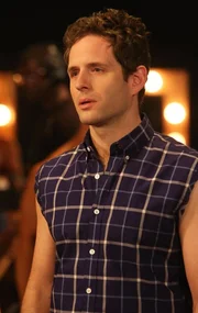 Dennis Reynolds (Glenn Howerton)