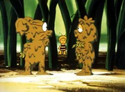 Alexander und Willi sind im Schlamm steckengeblieben, da im Bach kein Wasser mehr flie&szlig;t.