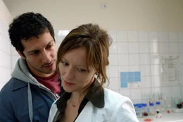 Fahri Og&uuml;n Yardim (Finn), Lavinia Wilson (Eva Meinert).