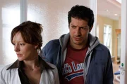 Lavinia Wilson (Eva Meinert), Fahri Og&uuml;n Yardim (Finn).