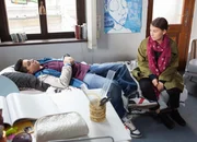 Nach seiner Offenbarung gegen&uuml;ber Jule (Maja Hieke) wei&szlig; Orkan (Flavius Budean) nicht mehr weiter.