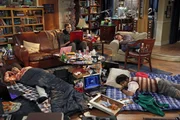 Die Wochenendkrieger: Sheldon (Jim Parsons, hinten l.), Raj (Kunal Nayyar, vorne r.), Leonard (Johnny Galecki, hinten r.) und Howard (Simon Helberg, vorne l.) ... Die Wochenendkrieger: Sheldon (Jim Parsons, hinten l.), Raj (Kunal Nayyar, vorne r.), Leonard (Johnny Galecki, hinten r.) und Howard (Simon Helberg, vorne l.) ...