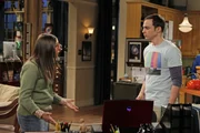 Sheldon entscheidet sich dafür, lieber mit seinen Freunden Videospiele zu spielen, als mit Amy auf den Geburtstag ihrer Tante zu fahren. Sheldon entscheidet sich dafür, lieber mit seinen Freunden Videospiele zu spielen, als mit Amy auf den Geburtstag ihrer Tante zu fahren.