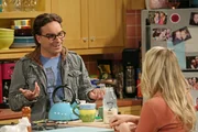 Leonard (Johnny Galecki, l.) und Penny (Kaley Cuoco, r.) geraten in Streit, weil Penny mit einem Kommilitonen aus dem College gemeinsam lernen m&ouml;chte ...